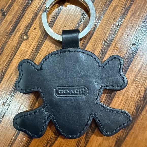 Coach Skull & Crossbones Leather Key Fob / Handbag charm - Picture 2 of 3